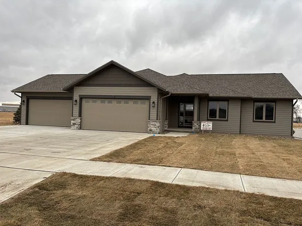 1914 Dakota St, Yankton, SD 57078
