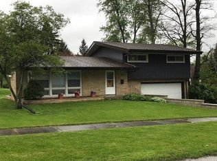 353 Roseland Ter, Valparaiso, IN 46383