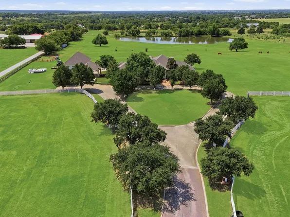 3112 Harris St, Gainesville, TX 76240
