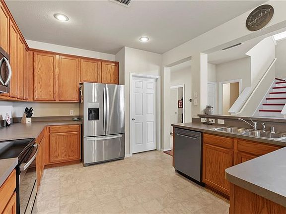 5th image of 10210 Cedar Lake Dr
