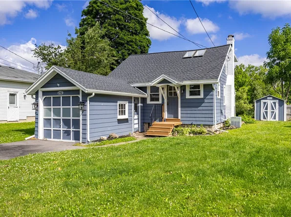 242 River Meadow Dr, Rochester, NY 14623