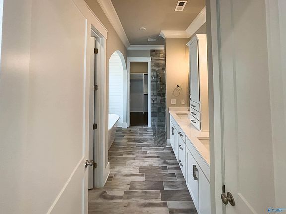 2nd image of 225 Farmhouse Dr