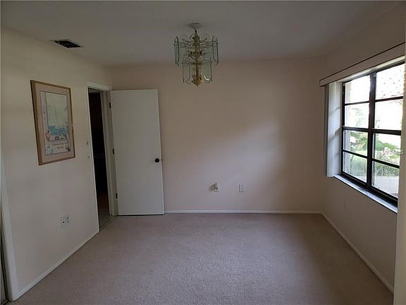4th image of 7708 Willow Brook Ct