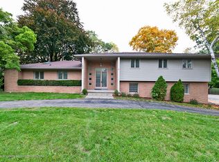 1607 Walnut Heights Dr, East Lansing, MI 48823