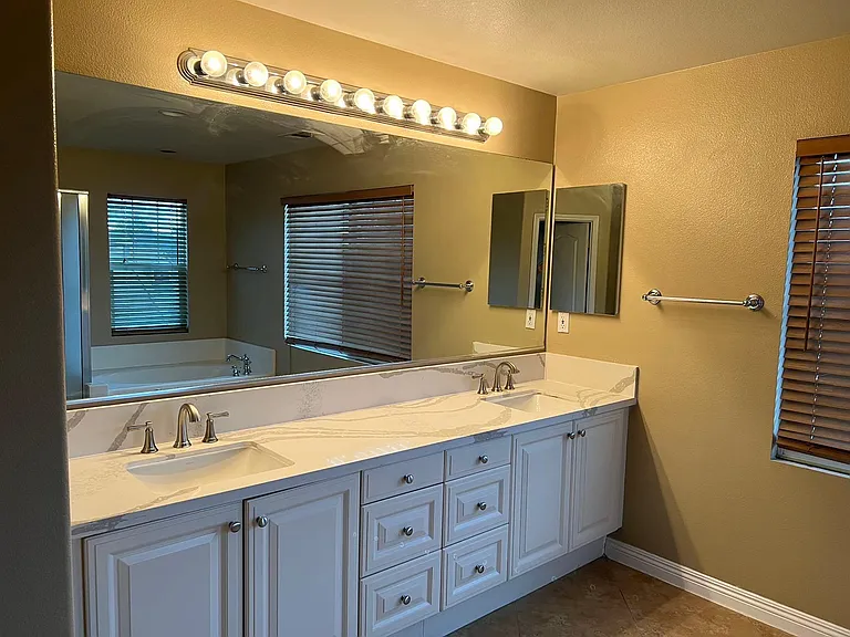 303 N Madera Privado — Photo 8