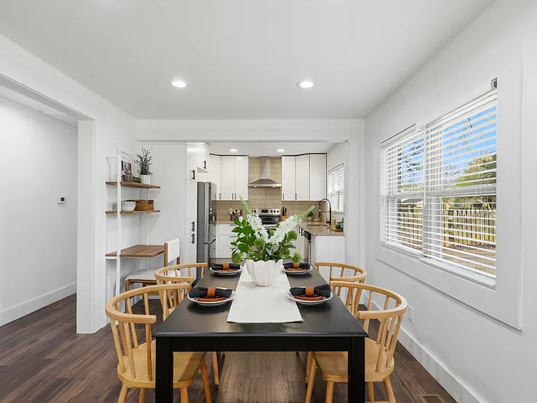 1642 Washington Ave — Photo 14
