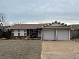628 SW 9th St, Moore, OK 73160