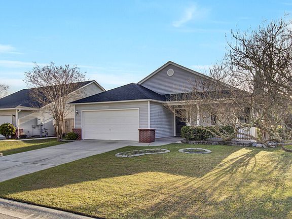 2nd image of 18 Regency Oaks Dr