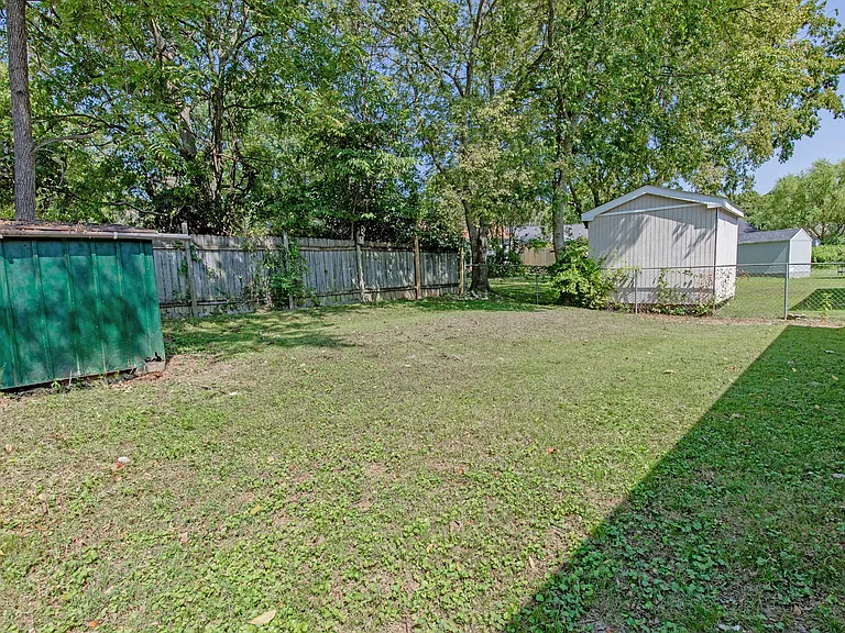 857 Heritage Cir — Photo 36
