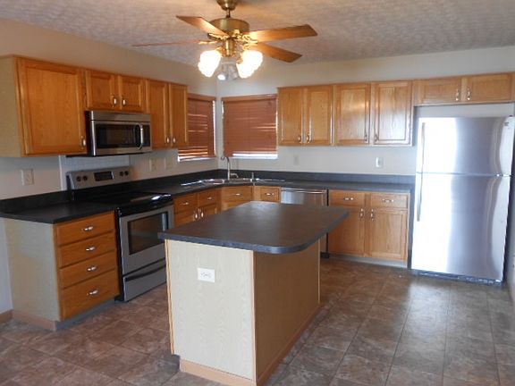 3rd image of 2233 Greenlawn Dr