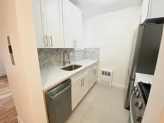 Rented by Papp Realty