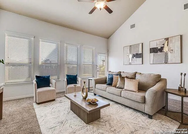 4 bed, 2.5 bath, 2518 sqft, $2,300 — Photo 3