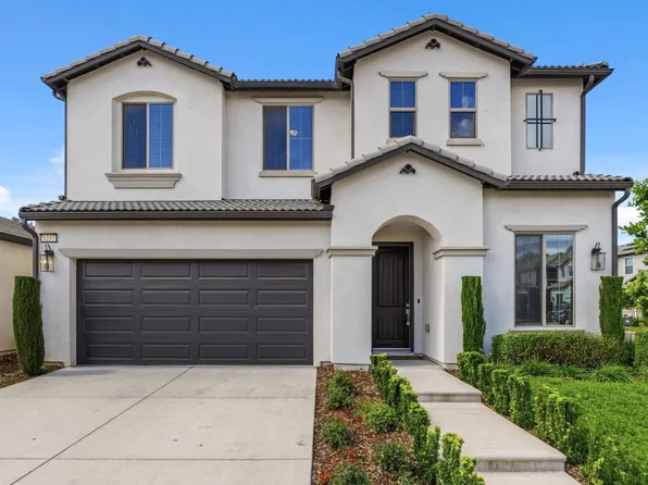 1257 E Via Ulivo Dr, Fresno, CA 93730