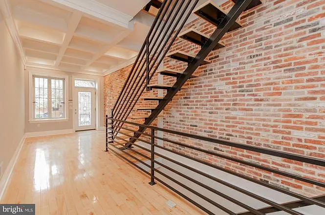 932 S Kenwood Ave — Photo 4