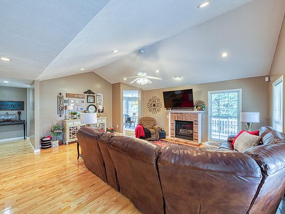 5th image of 161 Florence Cir