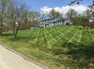 30 Sandi Ln, Fishkill, NY 12524