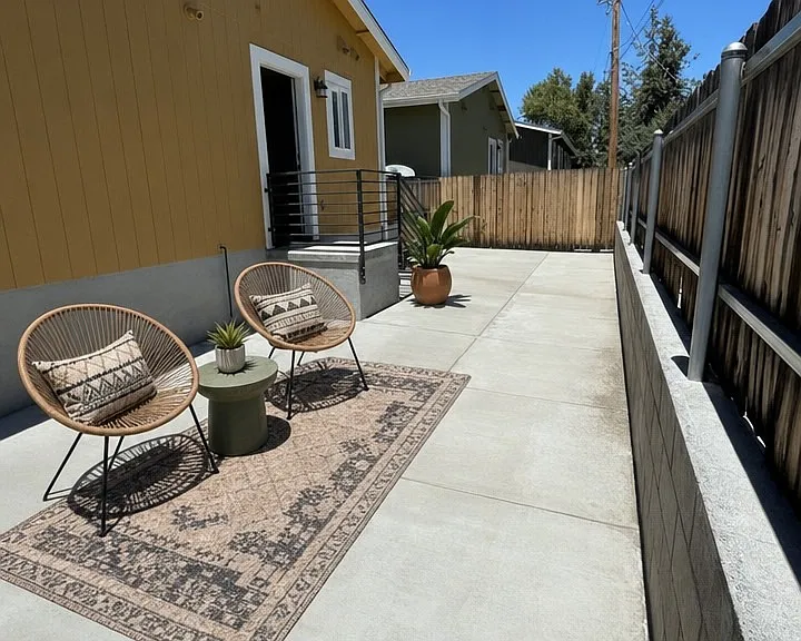 1048 Whipple St — Photo 25