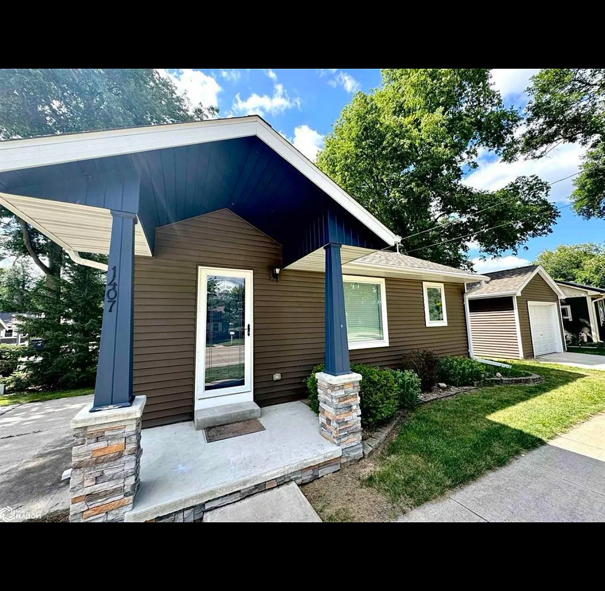 1407 S Shore Dr — Photo 1