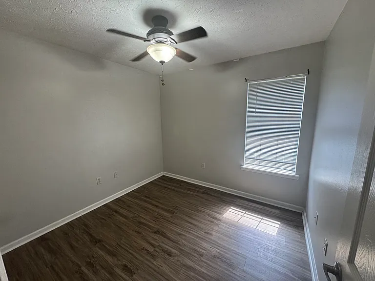 1535 Southern Hills Dr — Photo 8