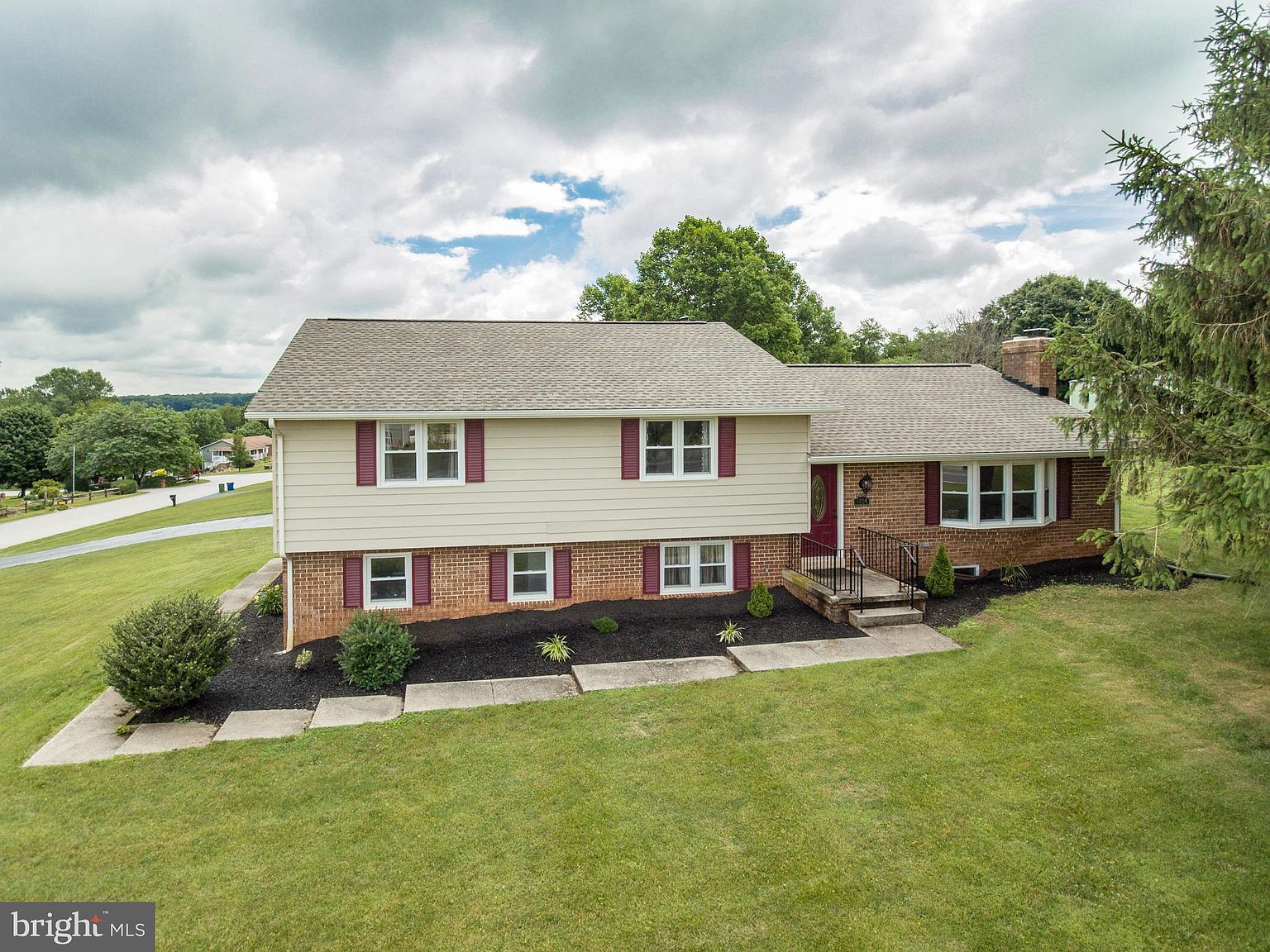 1834 Oakwood Dr Hanover Pa 17331 Zillow