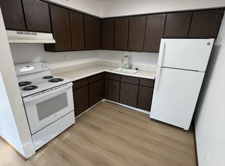 2220 W 4th St, Cedar Falls, IA 50613