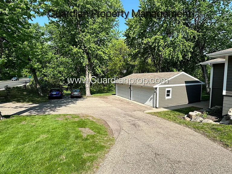 2516 W 98th St — Photo 17