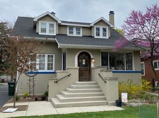 261 Blackhawk Rd, Riverside, IL 60546