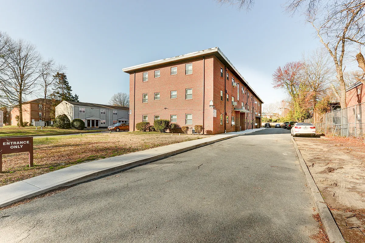 Building Photo - 3916 Chamberlayne Ave #4A