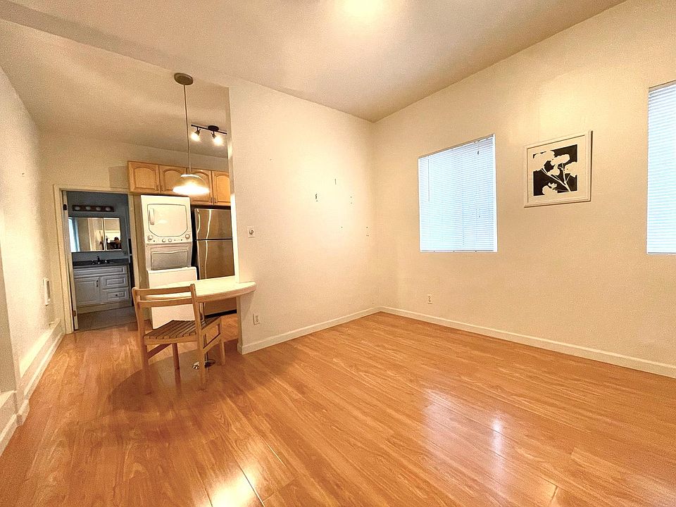 1st image of 10 McCormick Pl