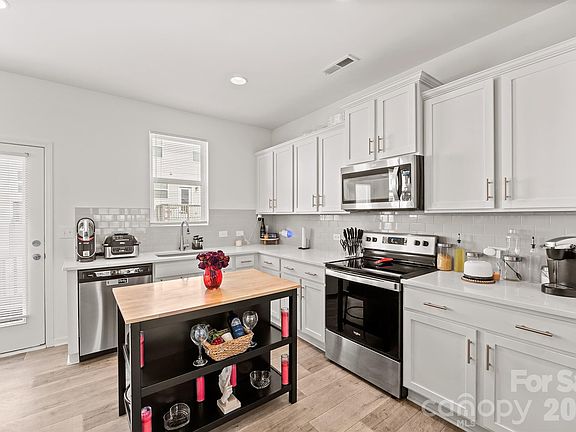 5th image of 11021 Woodland Creek Way