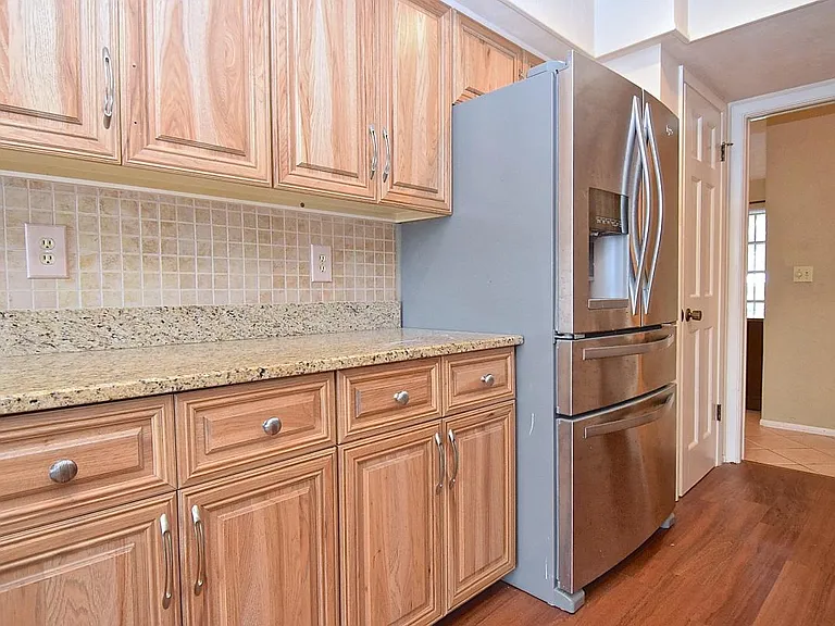 1876 Riviera Cir — Photo 9