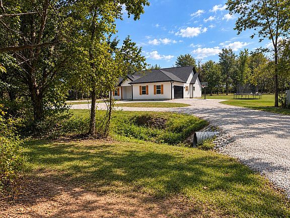 2nd image of 916 E 438th Road