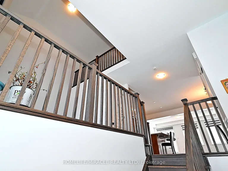 689 Mika St — Photo 7