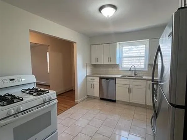 538 E Walnut St, Long Beach, NY 11561