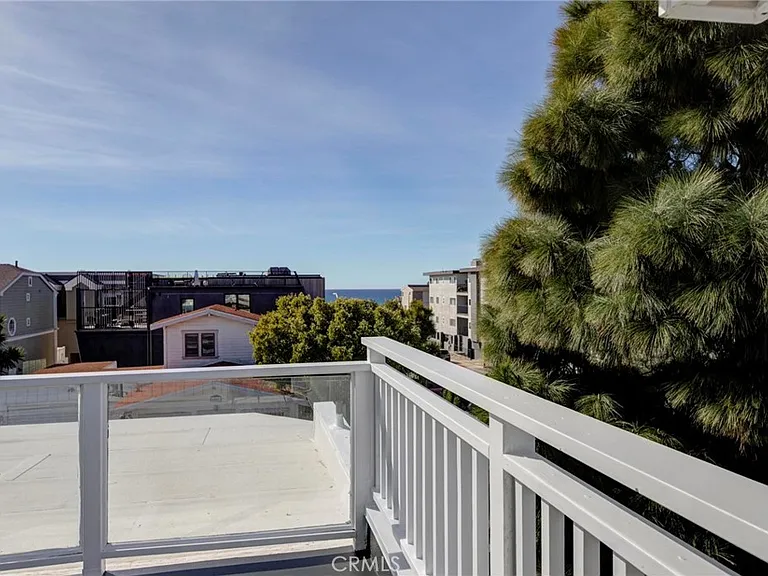 1090 Loma Dr — Photo 10
