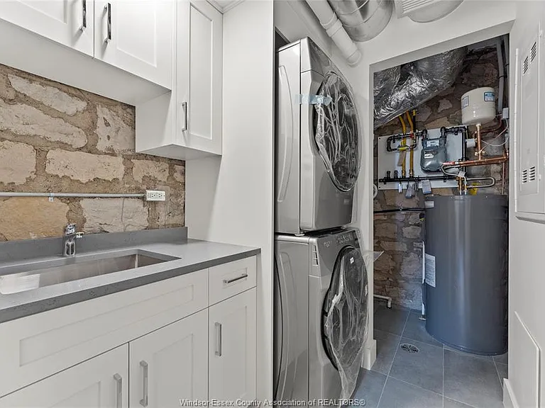 247 Brock St #102 — Photo 31