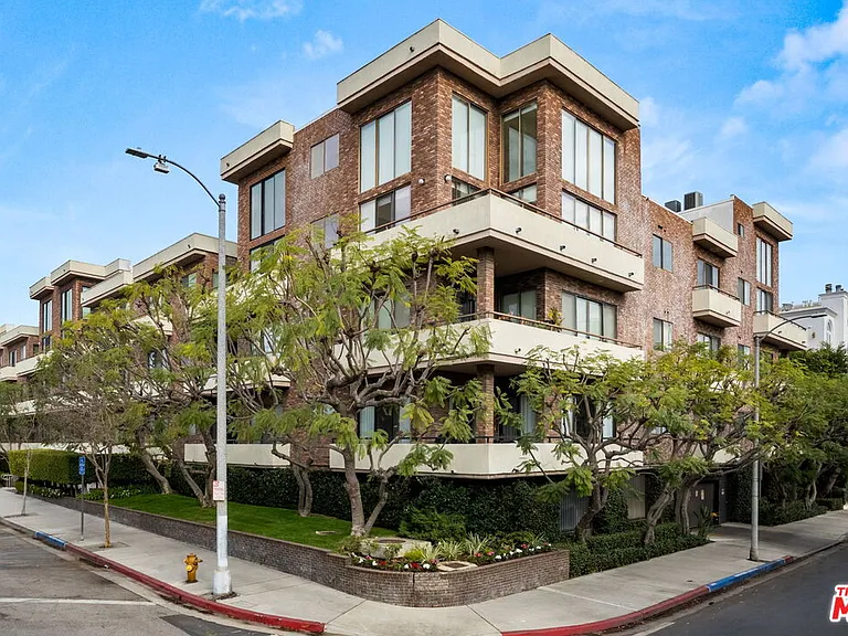 1880 Veteran Ave #208 — Photo 1