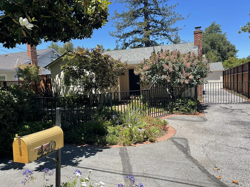440 Blake St