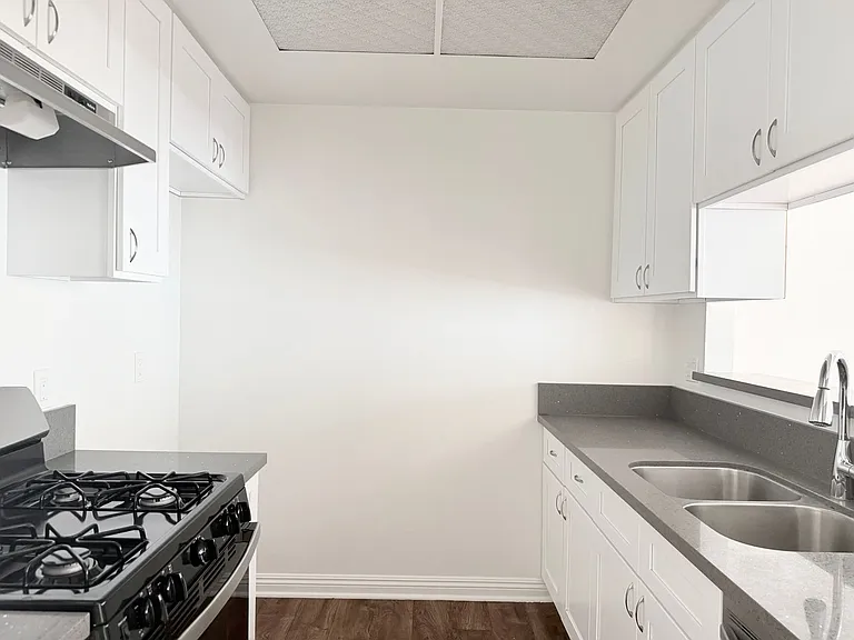 Perfectly situated 2 bedroom and 2 bathroom ! — Photo 16