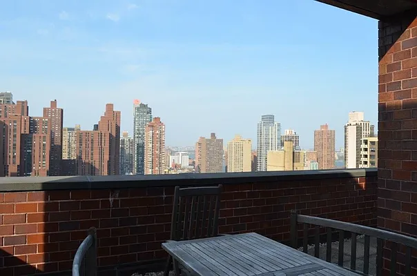 Rented by Orsid Realty Corp | media 16