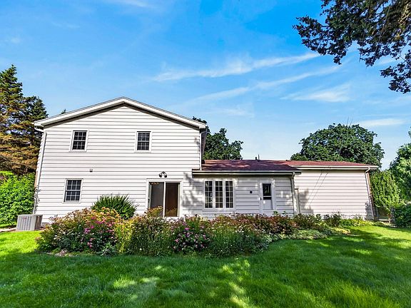 3rd image of 5 Parklawn Pl