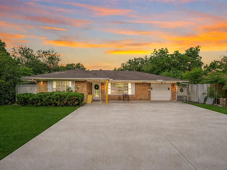 6833 Bellaire Blvd — Photo 2
