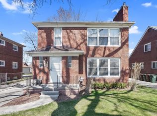 1982-1984 Vernier Ct, Grosse Pointe, MI 48236