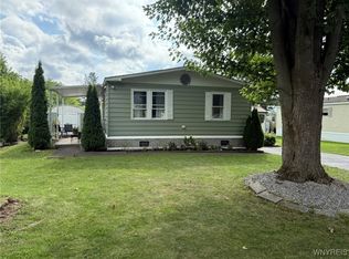 125 Sherwood Dr, Lockport, NY 14094