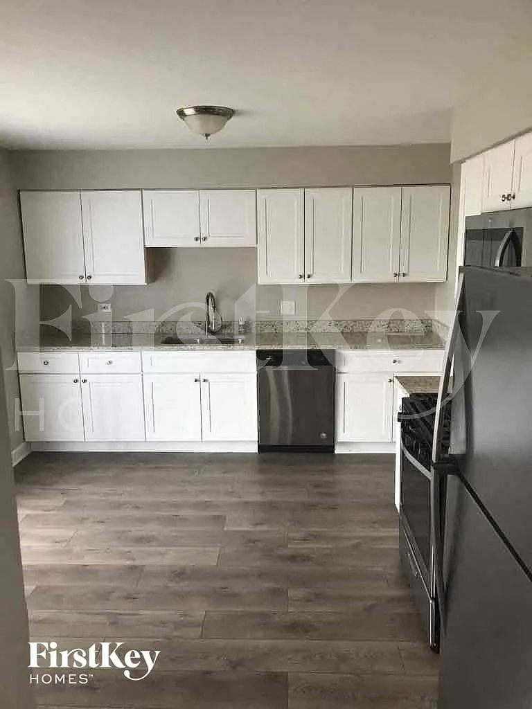 3 bed, 2.0 bath, 1456 sqft, $3,100 — Photo 3