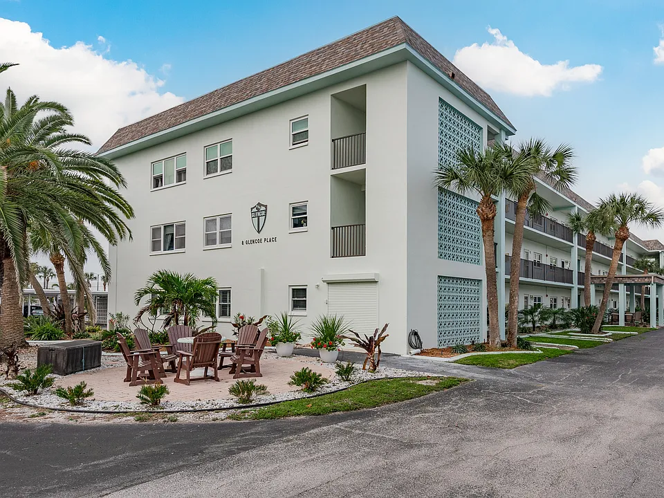 8 Glencoe Pl #104