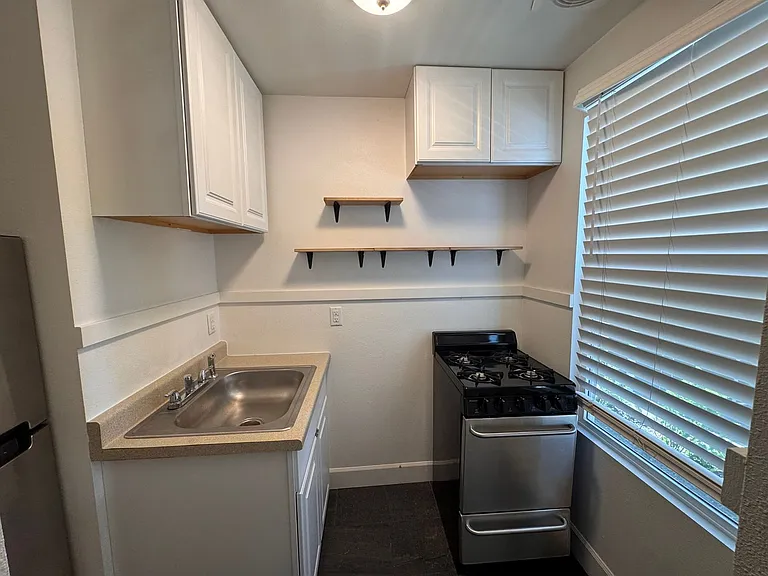 Adams Apartments — Photo 10