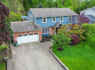 610 Cottonwood Dr, Williamsville, NY 14221