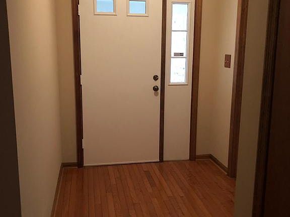 Separate Foyer