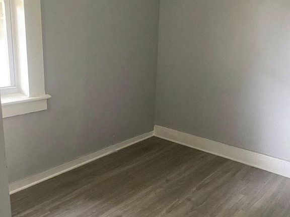 2nd image of 10534 S Maryland Ave #3